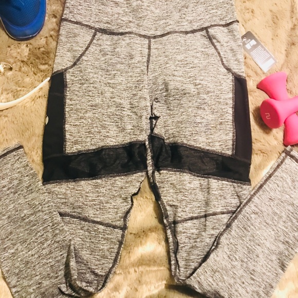 ‼️SOLD OUT‼️ Side Pocket Dark Leggings ❣️ - Picture 4 of 6